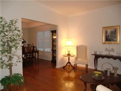 Living Room Neutral and bright - move in condition