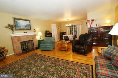 5206 Portsmouth Rd, Fairfax, VA 22032 - photo 2