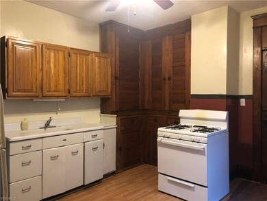 825 Plymouth Ct NW, Canton, OH 44703 - photo 4