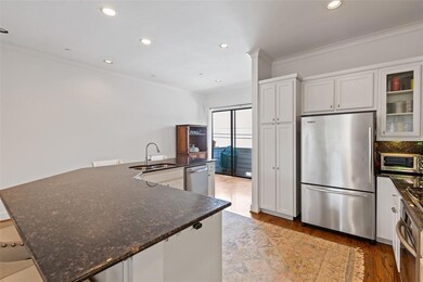 Large kitchen with breakfast nook