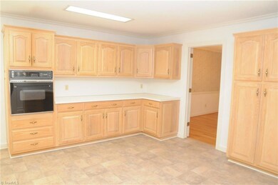 1256 Cedar Creek Dr, Asheboro, NC 27205 - photo 4