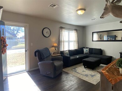 1234 E Cherry St, Cushing, OK 74023 - photo 2