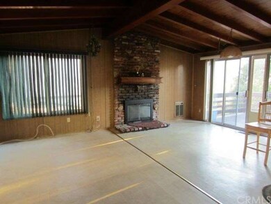 Gorgeous ceilings, fireplace 