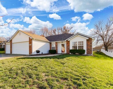 1109 Bristol Dr, Raymore, MO 64083 - photo 2