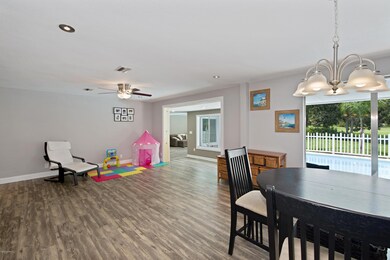 03_48OakmontCir_93_LivingRoomDiningRoom_