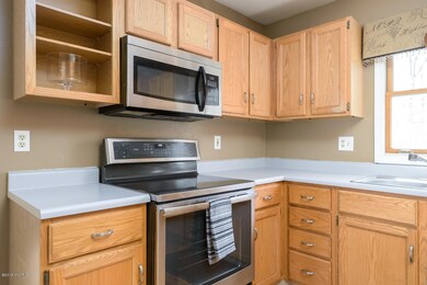 9021 Hobbit Cir, Kalamazoo, MI 49009 - photo 6