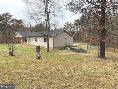 91 Whitetail Dr, Berkeley Springs, WV 25411 - photo 6