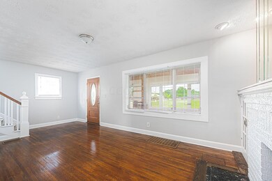 45-web-or-mls-480 Gaham St-8