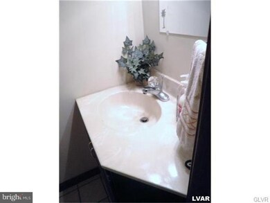 2764 Tamlynn Ln, Easton, PA 18045 - photo 5