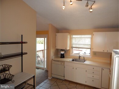 138 Independence Dr, Morrisville, PA 19067 - photo 2