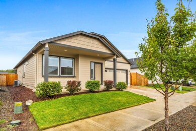 1555 Adams St, Independence, OR 97351 - photo 2