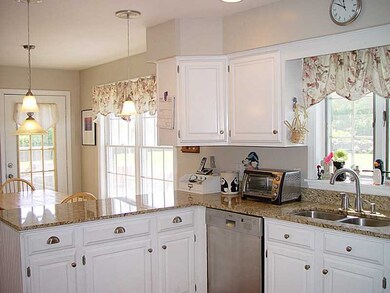 322 Vaucluse Ave, Middletown, RI 02842 - photo 4