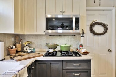 22 Waverly Pl Aberdeen NJ-large-017-23-1