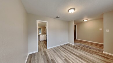 384 Windsor Square, Alvin, TX 77511 - photo 5