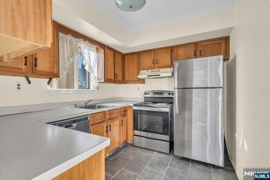 164 Diamond Bridge Ave unit 18, Hawthorne, NJ 07506 - photo 6