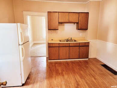 628 Omaha Ave, Lincoln, IL 62656 - photo 5