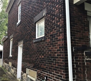 711 Spruce Ave, Sharon, PA 16146 - photo 3