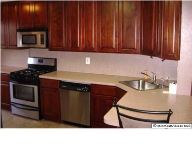 9 Horseshoe Ct unit 25, Tinton Falls, NJ 07753 - photo 4