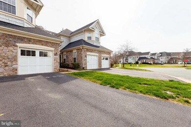 13804 Greendale Dr unit 68, Woodbridge, VA 22191 - photo 2