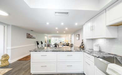 1814 Presidential Way unit 103, West Palm Beach, FL 33401 - photo 5