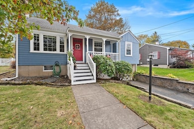 40 Roosevelt Ave, North Attleboro, MA 02760 - photo 3