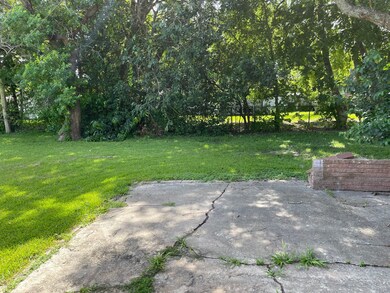 1102 College Dr, Alvin, TX 77511 - photo 4