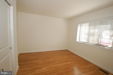 3867B Steppes Ct, Falls Church, VA 22041 - photo 5