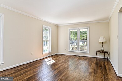 4002 Hunting Pines Ct, Fairfax, VA 22032 - photo 3