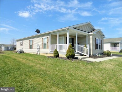 8 Nuthatch Ct E, Bechtelsville, PA 19505 - photo 2