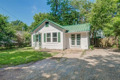 915 Pine St, Bonham, TX 75418 - photo 3