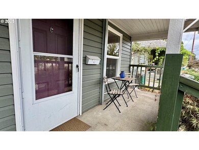 1207 E 11th St, Newberg, OR 97132 - photo 4