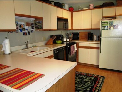 21 Seasons unit 21, New London, NH 03257 - photo 4