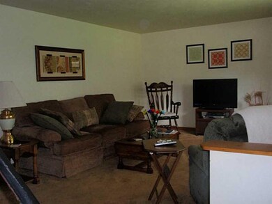 1090 Hickory Ln, Indiana, PA 15701 - photo 3