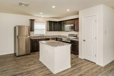 917 8th St, Seguin, TX 78155 - photo 6