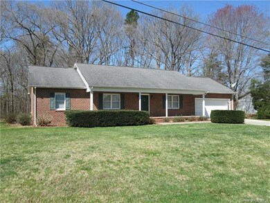 303 Camelot Dr, Statesville, NC 28625 - photo 4