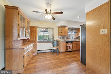 14 Cinnamon Rd, Levittown, PA 19057 - photo 4