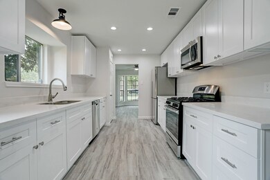 2207 S Mission Cir, Friendswood, TX 77546 - photo 6