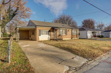 203 W Whiteside St-3