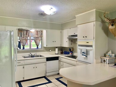 304 Elmwood St, Gainesville, TX 76240 - photo 5