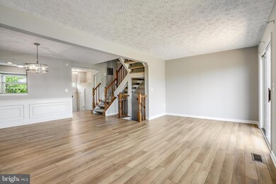 13315 Burkitts Rd, Fairfax, VA 22033 - photo 6