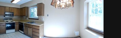 Eat-in Kitchen