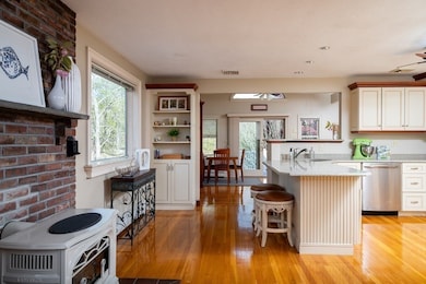 109 Kilby St, Hingham, MA 02043 - photo 5