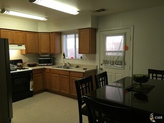 3 BED UNIT KITCHEN/DINING