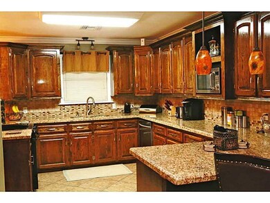Kitchen. Beautiful kitchen cabinets w/ granite.