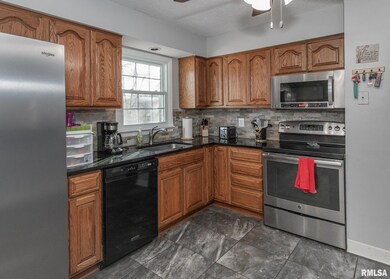 2335 E 31st St, Davenport, IA 52807 - photo 6