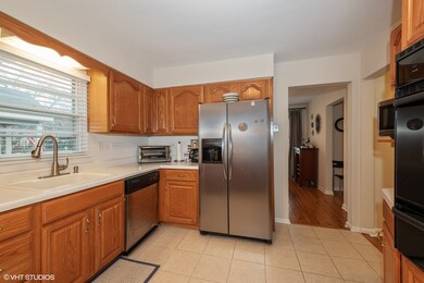 352 S Wright St, Naperville, IL 60540 - photo 3