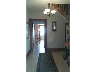 Entry/Foyer.