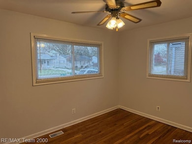 6124 Deering St, Garden City, MI 48135 - photo 3