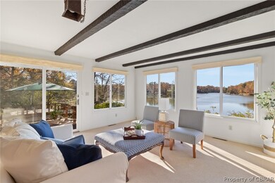 Versatile sunroom, perfect for river gazing!