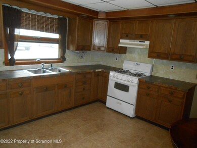 105 W 105-107 109 W Warren Unit 2, Dunmore, PA 18512 - photo 3